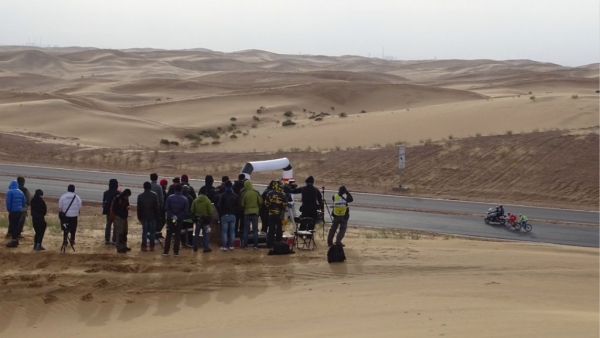 劇組進入沙漠拍攝