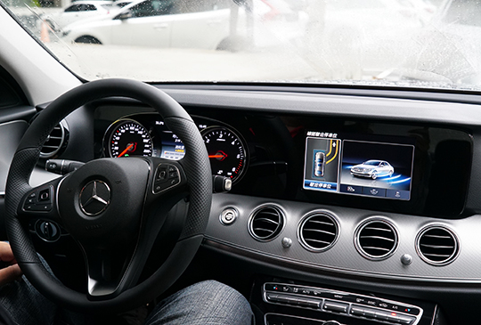 自動跟車、全自動停車樣樣通，賓士全新 E-Class 導入智慧駕駛輔助系統
