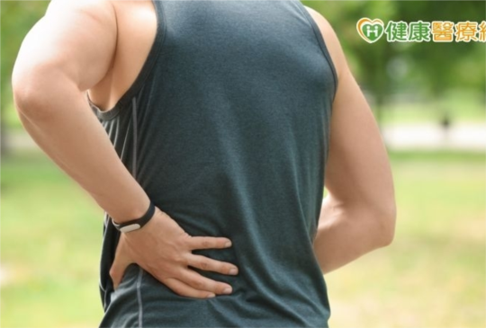 青壯年最易被忽略的慢性下背痛，恐是僵直性脊椎炎作祟！