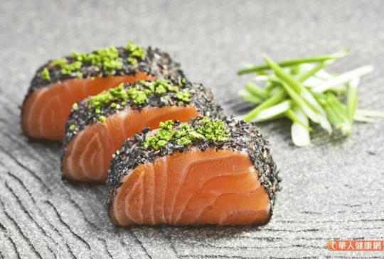 Omega-3幫妳甩掉經痛！香煎鮭魚山藥健脾胃、消水腫