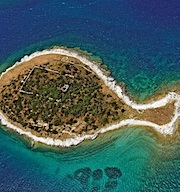 海上自然奇景！全球超酷6大特殊形狀島嶼
