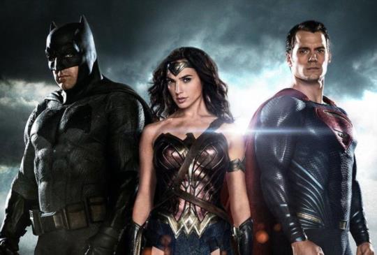 《蝙蝠俠對超人：正義曙光》──四大重點帶您洞悉英雄故事的黑與白。