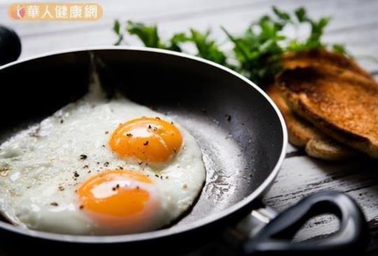 雞蛋是女生減重、瘦腰神器！生吃、熟吃哪個好？