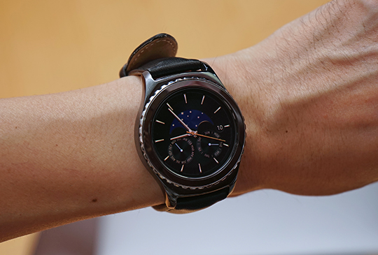 結合經典與時尚的圓形智慧錶，Samsung Gear S2 實測體驗