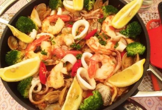 ♥煮婦女王♥的超簡單、好上手「西班牙海鮮燉飯」食譜！人人都可當大廚！