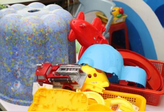 廢棄塑膠玩具變身可愛「露露椅」 南風關懷協會贊助將送25處據點