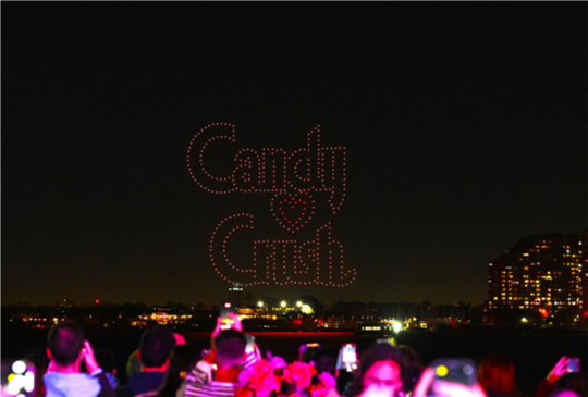 慶祝 Candy CRUSH SAGA 十週年 無人機表演點亮紐約夜幕