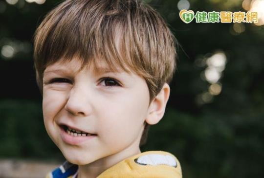 7歲兒罹患妥瑞氏症遭歧視　「頭皮針」治療獲重生