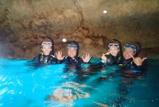【日本】沖繩夏季限定！體驗世界獨一無二的藍洞浮潛