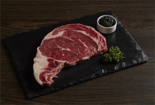 王品迎「媽媽的5月」　「阪前」和牛宴送鴨肝