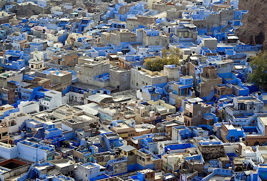 【印度】從屋頂綿延到天空的藍色城市−久德浦