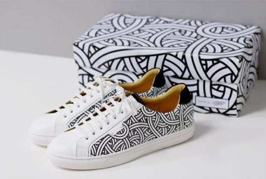 林果良品攜手法國藝術家Jordane Saget  打造超美聯名小白鞋