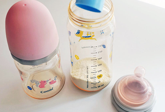 【2022奶瓶開箱推薦】第一次瓶餵就上手的combi真實含乳寬口玻璃/PPSU奶瓶！