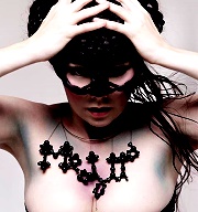 【商發論知識】冰島女藝人碧玉Björk在紐約MoMA 回顧展
