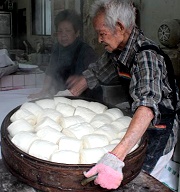 飄香50年~傳統古法 "武伯伯的老麵饅頭"