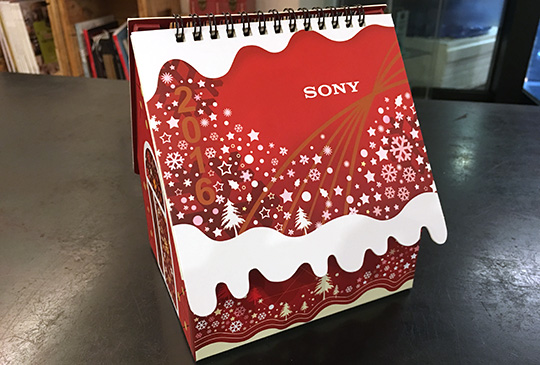 【寫真搶先看】Sony Mobile 購機送好能 Fun 桌曆，歡慶聖誕節與新年
