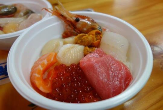 北海道釧路【和商市場】：來碗自己配料的海鮮蓋飯「勝手丼」