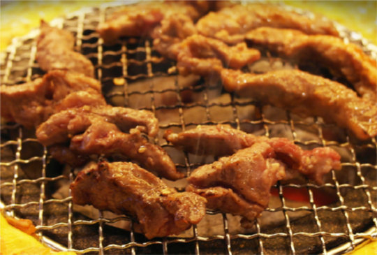 【大口大口吃香噴噴烤肉！台北5間韓式燒烤　烤肉配泡菜實在太對味啦！】