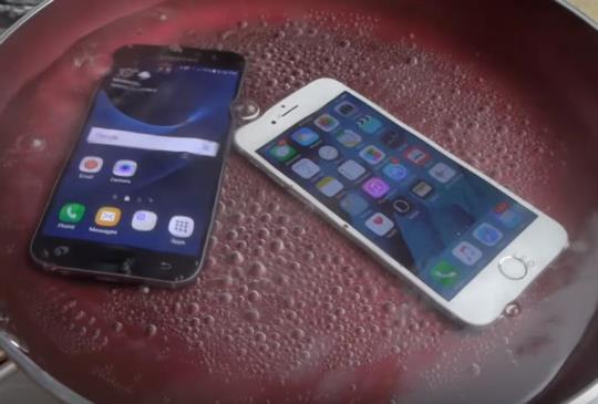暴力測試！來看看用熱水煮三星 Galaxy S7 和 iPhone 6s 會怎樣吧