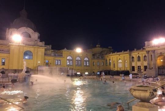 【寒冬裡的療癒之旅：布達佩斯溫泉 Hot Springs in Budapest】