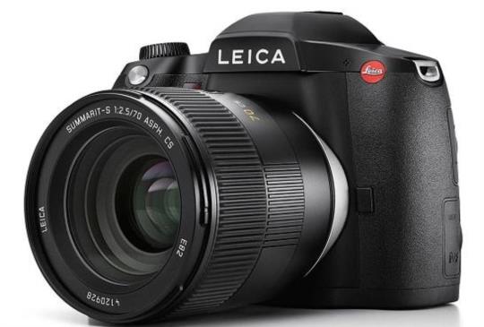 Zeiss & Leica 相繼推出最新相機