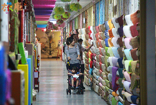 緞帶王織帶文化園區─織造、染整 DIY，與孩子一同揭開繽紛織帶的生產過程│鹿港鎮