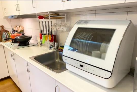 小廚房也可以擁有洗碗機，洗碗的事交給～「Haier 海爾 小海貝全自動洗碗機」