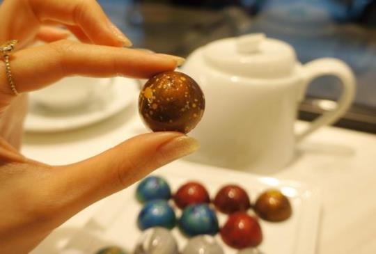 食尚精品《ALEXANDER'S PATISSERIE》的法式馬卡龍與星球巧克力
