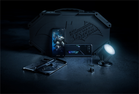 ROG Phone 6 蝙蝠俠版驚喜現身！夜幕黑設計彩蛋滿滿，全台限量800台