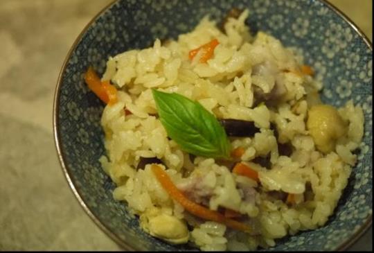 超簡易日式土鍋炊飯: 雞肉芋頭