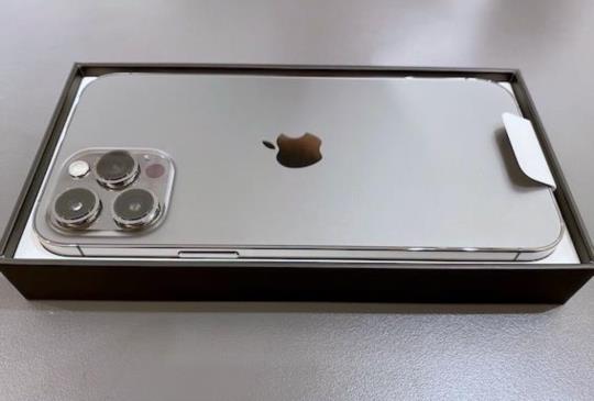 iPhone 12 Pro Max 石墨色，首批上市開箱