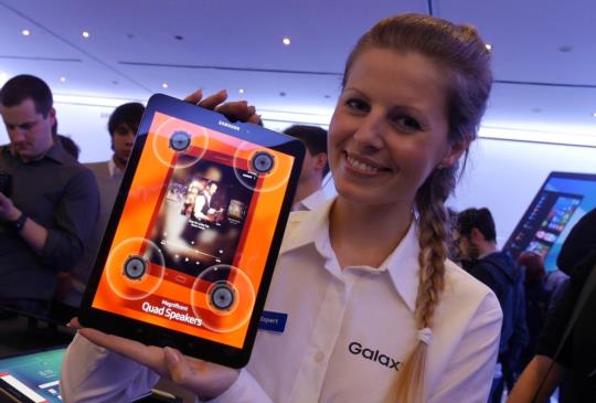 三星推 Galaxy Tab S3 和 Galaxy Book，強化影像與遊戲體驗能力