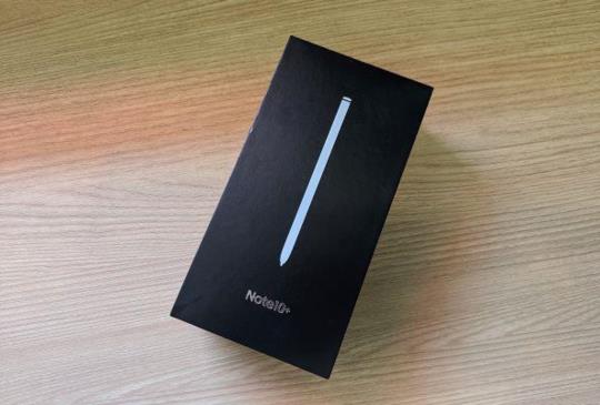 舞弄 S Pen，三星 Galaxy Note10+ 星環白上市盒裝版開箱！
