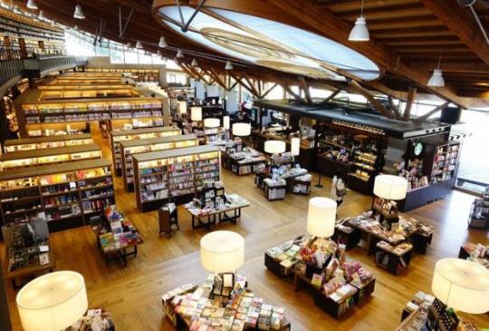 【佐賀】真正的圖書館革命！ 蔦屋,星巴克進駐的武雄市圖書館