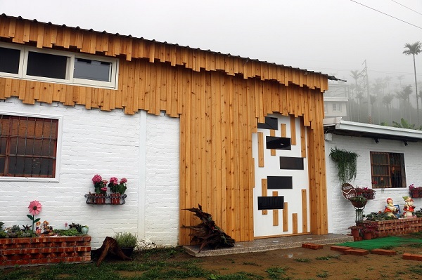 04-琥珀社咖啡莊園-舊倉庫透過改造呈現溫馨氣息，在山中雲霧中顯得格外別致.JPG