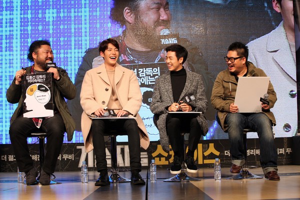 001【技術者們】活動照_（左起）主要演員高昌錫、金宇彬、李玹雨跟導演金洪宣出席宣傳活動，現場歡笑聲