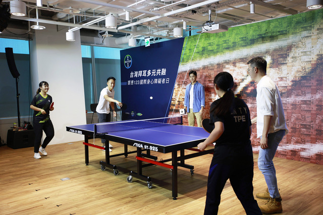 帕奧桌球選手與台北101企業租戶進行友誼賽.jpg
