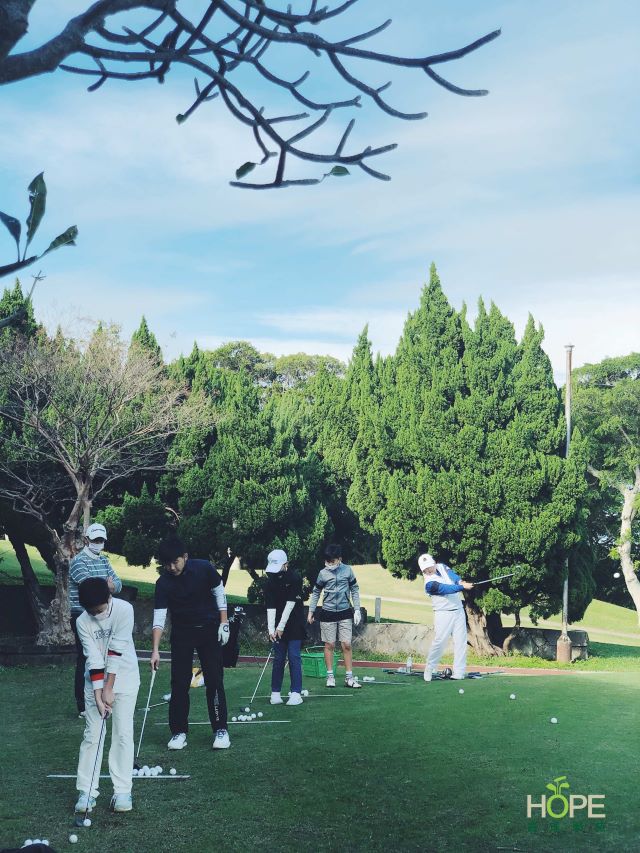北投國華高爾夫球場成立台灣第一個青少年高球種子隊基地.jpg
