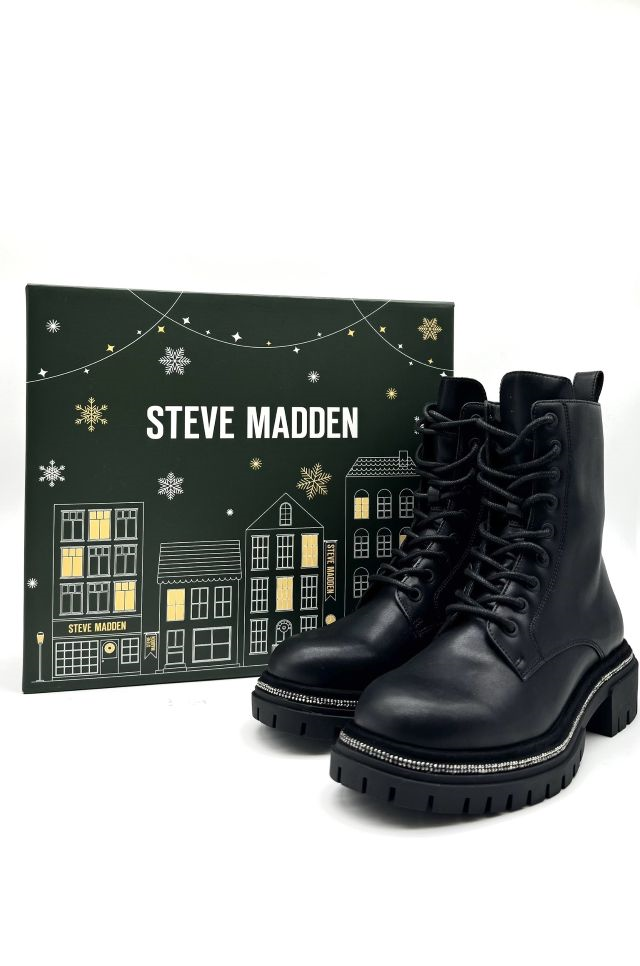 STEVE MADDEN除了於12月13日至12月26日祭出多重好康優惠.jpg