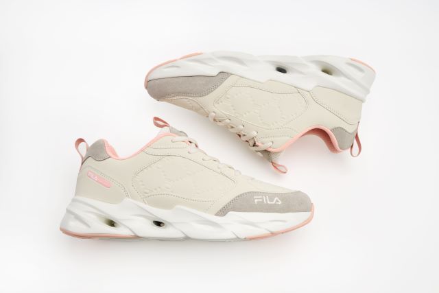 FILA Athena定價2,880元，全球台灣獨家限定販售。.jpg