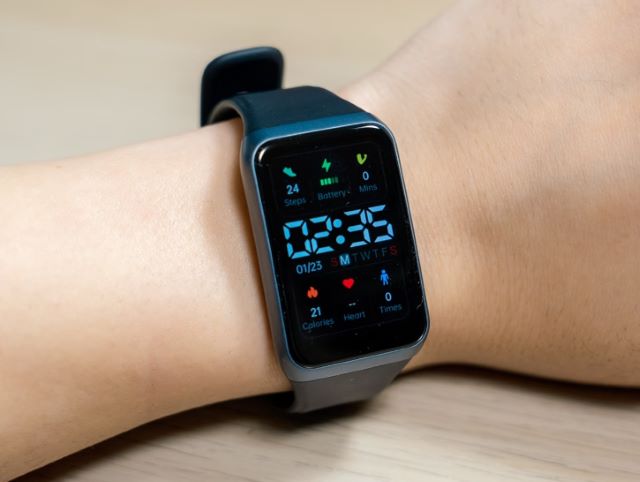 智慧型手錶及手環價格差異懸殊，改入手免兩千的OPPO Band 2的消費者也很多.jpg