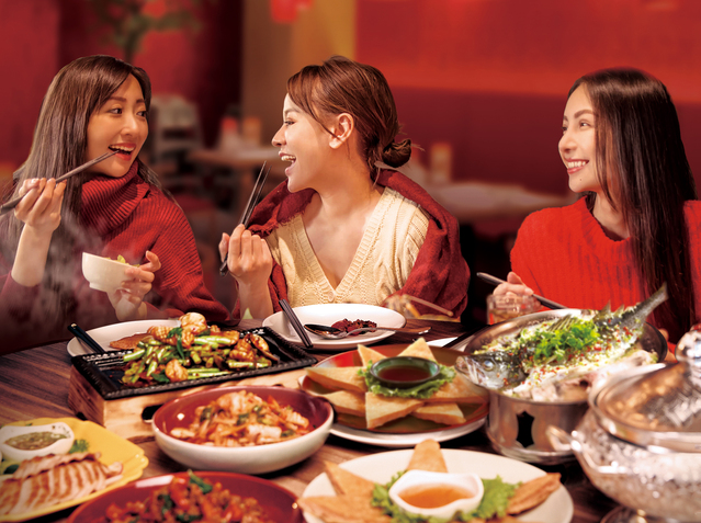 瓦城泰統集團攜手旗下五大品牌推出「2023新春團圓宴」，經典美味道道精彩，為新的一年帶來喜氣。 (1