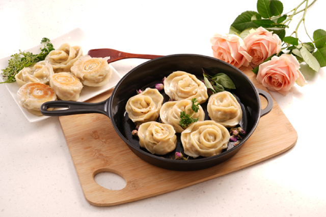 大古鑄鐵推出母親節蔬食食譜，玫瑰花造型的素煎餃.jpg