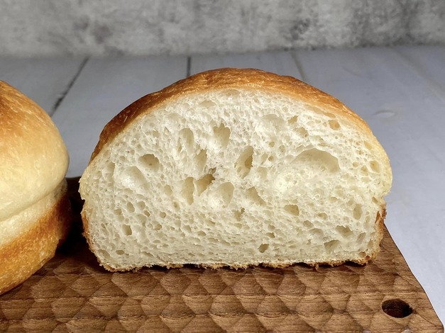 麵包體滿布大小不一的氣孔.jpg