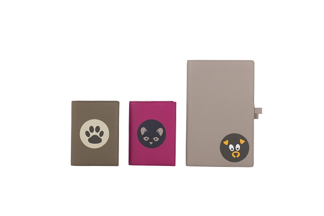 (003) MOYNAT 玩味手繪腳掌及Ｑ版貓、狗臉譜系列皮件，腳掌灰褐色、貓臉譜粉紅色護照夾，售價