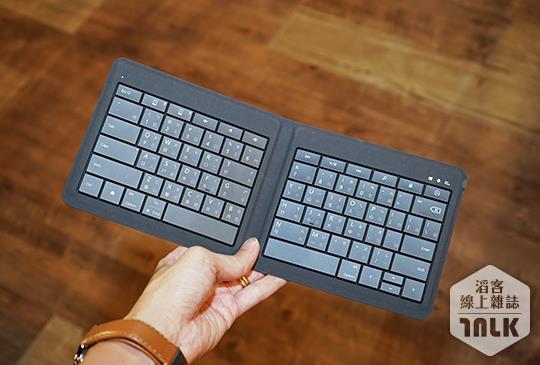 微軟萬用摺疊式鍵盤 Universal Foldable Keyboard 3.JPG