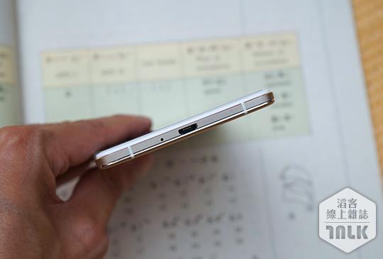 OPPO R7 外型 6.JPG