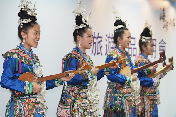 貴州省帶來少數民族歌舞表演。