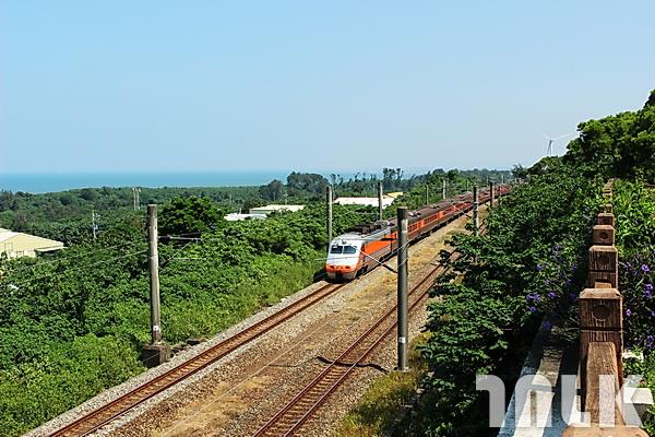 崎頂火車站觀景台.JPG