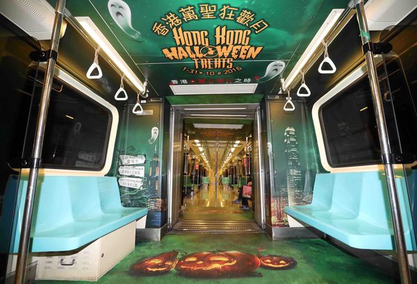 1.香港旅遊發展局於台北捷運打造「萬聖搞鬼列車」，讓民眾可無時差感受香港最搞怪的過節氣氛。.jpg